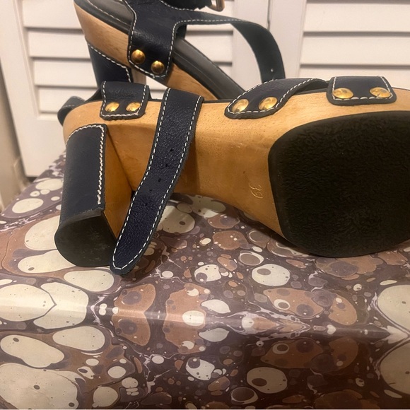 Zara wooden clog heel. - Picture 3 of 3